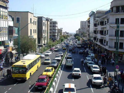 عکسی از ایجاد حفره سه متری در خیابان پاسداران