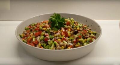 طرز تهیه سالاد لوبیا چشم بلبلی رژیمی