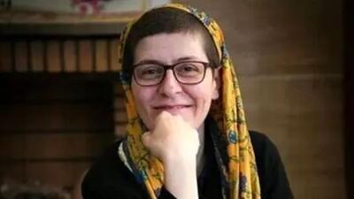 چیدمان خاص منزل سوسن پرور؛ فرش پتینه و مبلمان چوبی به سبک نوستالژیک!