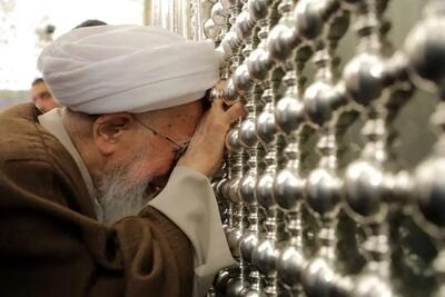 گریه‌های آیت‌الله جوادی آملی در حرم امامین کاظمین | تصاویر