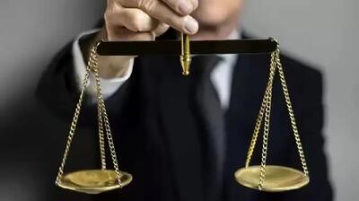 «وکیل‌ بلاگری» در تعارض با شأن وکالت است/ بلاگری می‌تواند وکلا را در مسیر تخلف یا جرم قرار دهد/ هشدار نسبت به زیر سوال رفتن حریم خصوصی موکلان