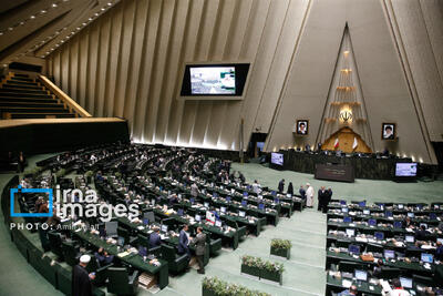انتقاد نماینده قم از پرداختن مجلس به موضوعات غیر ضروری