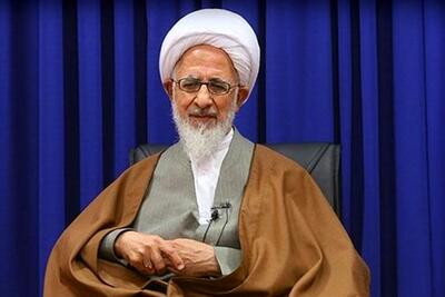 آستان بوسی آیت‌الله جوادی آملی در حرم امیرالمومنین