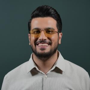 امیرحسین قیاسی : مملکت بلاگر هم نیاز داره؛ تو مدرسه از هر ۵ نفر، ۲ نفر هیچی یاد نمی‌گیرند! - سبک ایده آل