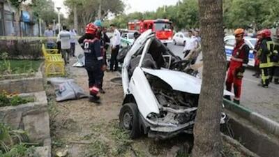 برخورد مرگبار خودرو با درخت در رشت