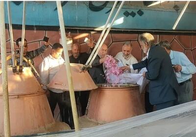 برگزاری آئین سنتی گلاب‌گیری امام رضا(ع) روستای فرخد مشهد - تسنیم