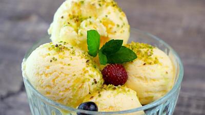 یک بستنی سنتی خوشمزه با عطر و طعم عالی