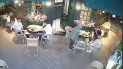 تصاویری از لحظه سرقت گردنبند مرد جوان از گردنش در محله سعادت آباد | روایت سارق از نحوه سرقت