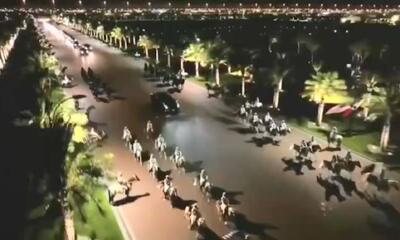 تصاویری از استقبال اسب‌سواران قطری از ترامپ در ضیافت شام امیر قطر (فیلم)
