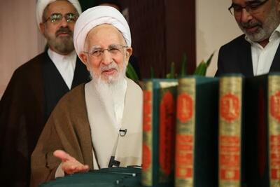 دوره تفسیر تسنیم توسط آیت الله جوادی آملی به آستان علوی اهدا شد