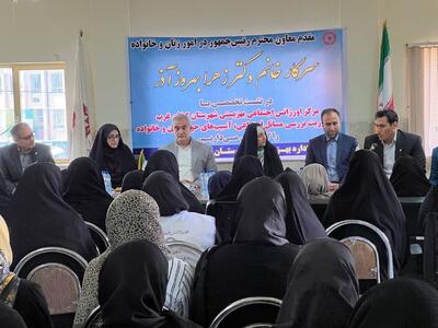 بازدید معاون زنان از نمایشگاه مشاغل خانگی