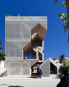 معماری خلاقانه ویلای ۲۶۲ آبروی شهر چابهار شده است - چیدانه