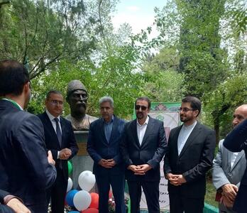 رونمایی از  سردیس شاعر اوستیایی در دانشگاه علامه