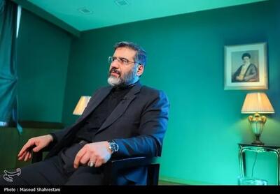 روزنامه جمهوری اسلامی: این حرف‌ها را می‌زنند تا گنبد و بارگاه ساختن برای شهید رئیسی را توجیه کنند؟