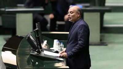 ارخانه‌ها برقشان قطع می‌شود و کارگران دارند بیکار می‌شوند