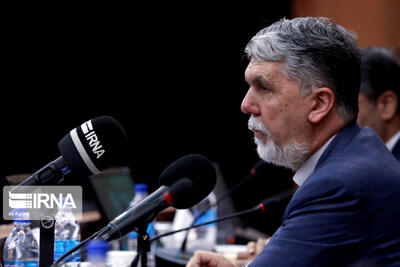 زبان فارسی از هویت ایرانی اسلامی تفکیک‌ناپذیر است/تشکیل‌نشدن شورای پاسداشت زبان فارسی