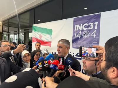 بازدید رییس سازمان انرژی اتمی از نمایشگاه دستاوردهای تخصصی صنعت هسته‌ای ایران در مشهد