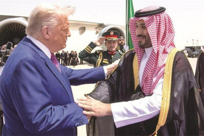 ترامپ وارد ریاض شد/ بن سلمان تا هواپیما ترامپ را بدرقه کرد!+ فیلم