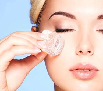 ۷ ترفند معجزه‌ آسا با یخ برای پوستی درخشان و جوان - سبک ایده آل