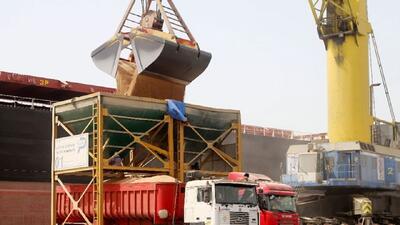 تخلیه و بارگیری ۱۱ میلیون تُن کالا در بندر شهید رجایی