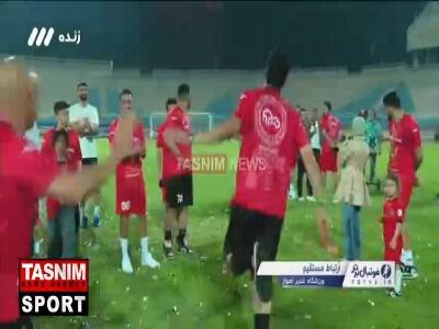 عارف آقاسی بی‌خیال مصاحبه شد و همراه حسین پورحمیدی، گلر تراکتور حرکات موزون انجام داد