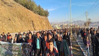 برگزاری همایش پیاده‌روی خانوادگی در سنندج به مناسبت سالگرد سفر رهبری به کردستان
