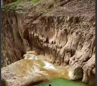  آبشار زیبای اِراز در استان لرستان
