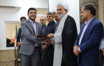 تقدیر رئیس کل دادگستری استان کرمان از مسئول روابط عمومی اداره کل ثبت اسناد و املاک