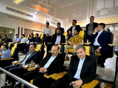 حضور استاندار اصفهان در ورزشگاه نقش‌جهان