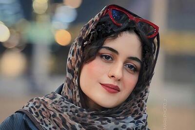 پرده، مبل و دیوارهای رنگی خانه مجردی فاطیما بهارمست - چیدانه