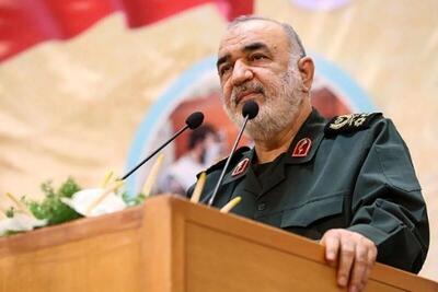 سرلشکر سلامی، فرمانده کل سپاه: ملت ایران رئیس‌جمهور آمریکا را قاتل بزرگ‌ترین و محبوب‌ترین قهرمان خود، سردار قاسم سلیمانی می‌داند/ او مردم ما را چند سال پیش تروریست خطاب کرد؛ حال امروز چگونه است که خود را دوست‌دار این ملت نشان می‌دهد؟/ رئیس‌جمهور ایالات متحده در نقطه کانونی دشمنی ایران قرار دارد