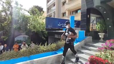 خروج بازیکنان استقلال از هتل و حرکت به سمت ورزشگاه نقش جهان