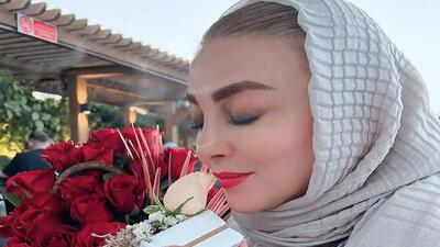 تصویر روز | عکس کودکی شیرین «ژیلا صادقی» مجری تلویزیون | گلی شی