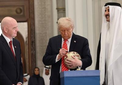 ترامپ توپ فوتبال از امیر قطر هدیه گرفت
