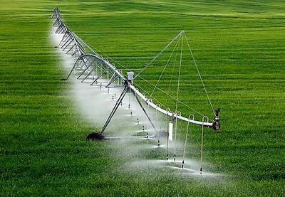 بازدید وزیر جهاد کشاورزی از طرح یکپارچه‌سازی آبیاری در روستای گزنهله