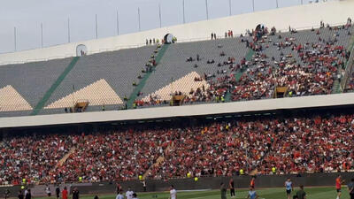 تشویق عالیشاه توسط تماشاگران پرسپولیس - پارس فوتبال
