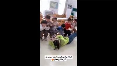 خانم معلمی که باید وارد کتاب رکوردهای گینس بشه؛ فیلم‌برداری از دانش‌آموزانش غوغا کرد!