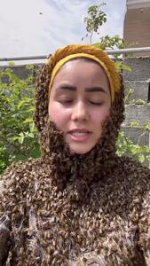 دختری که با زنبورها دوست است/ راز ویدیوی عجیب حضور کندوی زنبور روی صورت او فاش شد