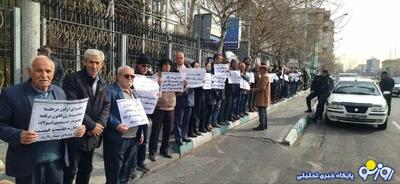 مستمری این بازنشستگان قطع شد! | روزنو