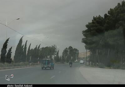 ورود ریزگردها به کرمان؛ کاهش کیفیت هوا و اختلال تردد جاده‌ای - تسنیم