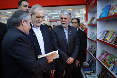 پزشکیان: مردم این حق را داشته باشند که با آزادی کتاب مورد نظر خود را برگزینند