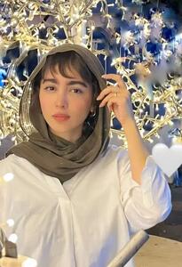 دختر نقی معمولی در کافه ها تهران با استایل خیره کننده+ عکس