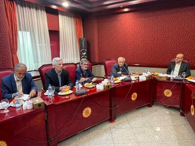 نشست تخصصی مدیران ارشد آتیه سازان حافظ با هیئت رییسه کانون های بازنشستگان تأمین اجتماعی آذربایجان شرقی