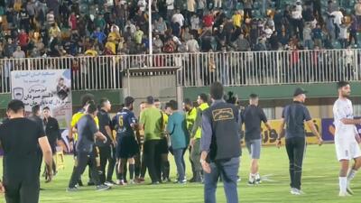 اعتراض شدید بازیکنان و کادر فنی چادرملو به قضاوت داور