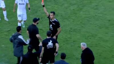 درگیری مازیار زارع سرمربی ملوان با داور و اخراج مقابل فولاد