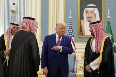 «کاریکاتور جنجالی سفر ترامپ: نفت و قدس در سبد هدیه!» + عکس
