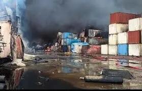خودسوزی طبیعی دانه‌های روغنی در بندر امام/ با آمادگی و واکنش سریع تیم‌های عملیاتی بندر امام(ره) آتش مهار شد