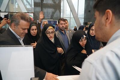 بازدید معاون رئیس‌جمهور از واحدهای فناور و دانش‌بنیان پارک علم و فناوری کرمانشاه