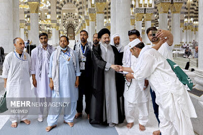 نماز جماعت در مسجد النبی (ص)
