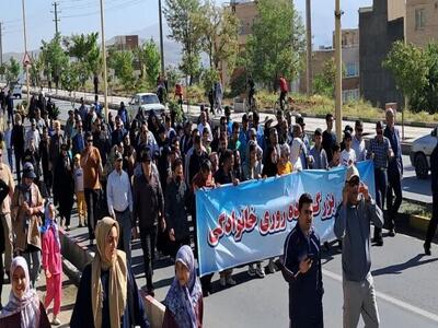 همایش پیاده‌روی خانوادگی کردستان؛ گامی شادمانه به سوی جوانی جمعیت